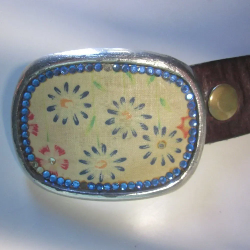 Rustic Leather Belt & Silver Metal Floral Buckle Size 32